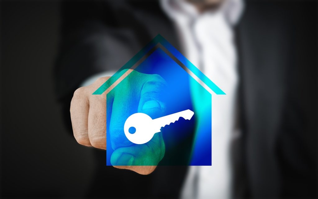 maison intelligente et sécurisée avec clé numérique pour la protection familiale