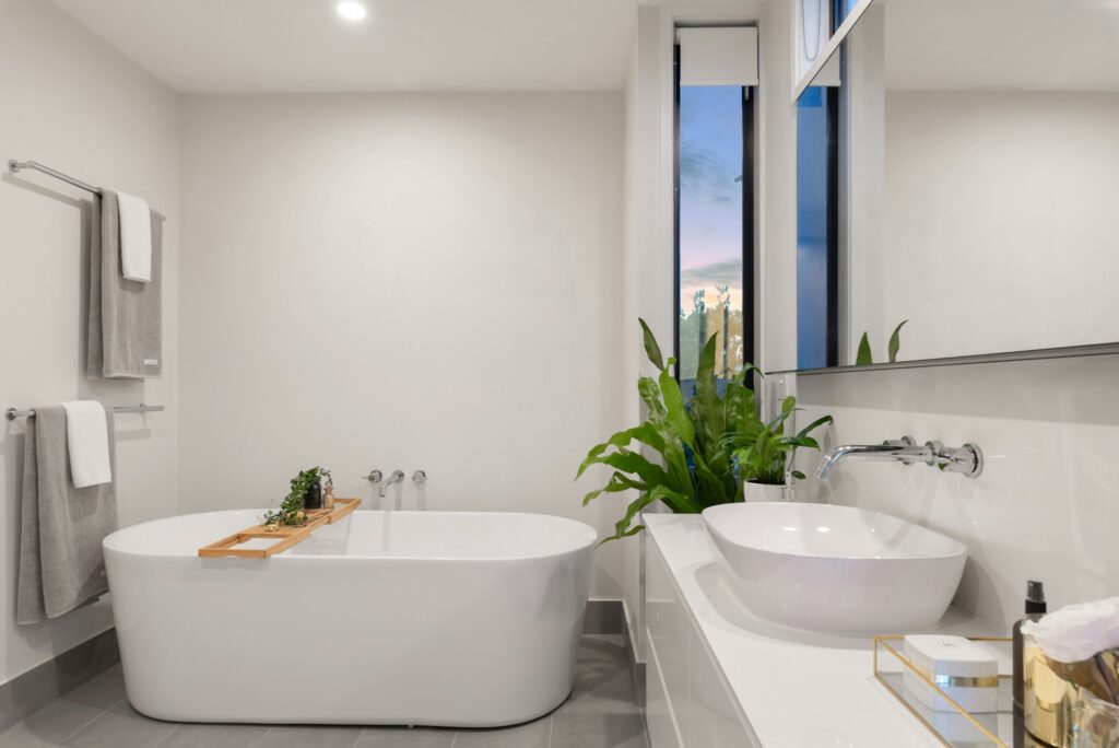 Une salle de bain verte