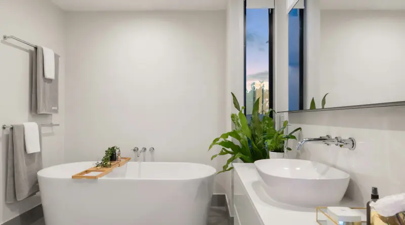Une salle de bain verte