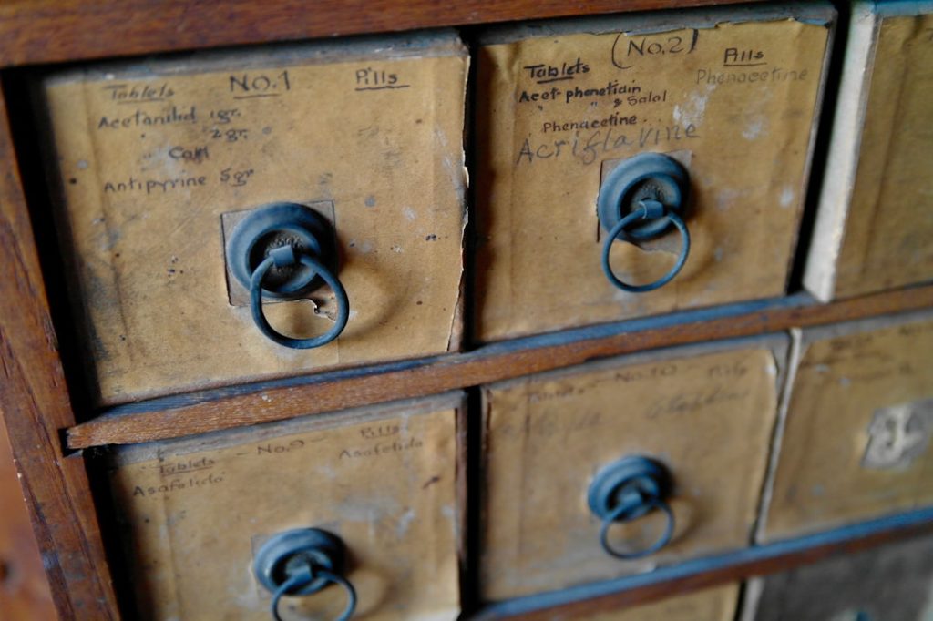 Meuble japonais ancien : authentique ou reproduction en brocante ?