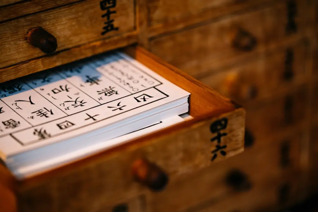Tansu japonais : choisir et restaurer ce meuble pour petits espaces