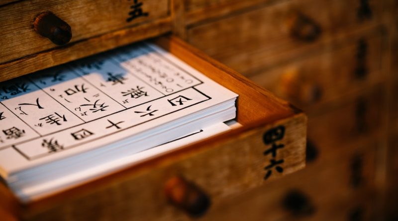 Tansu japonais : choisir et restaurer ce meuble pour petits espaces